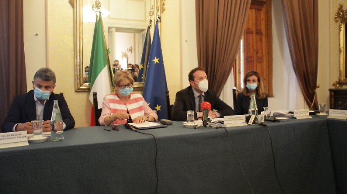 Focolaio tra i migranti in nave, il Comitato Schengen: «Sicilia resta Covid Free»