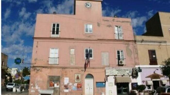 Coronavirus, a Lampedusa, negativi i tre tamponi su altrettanti turisti