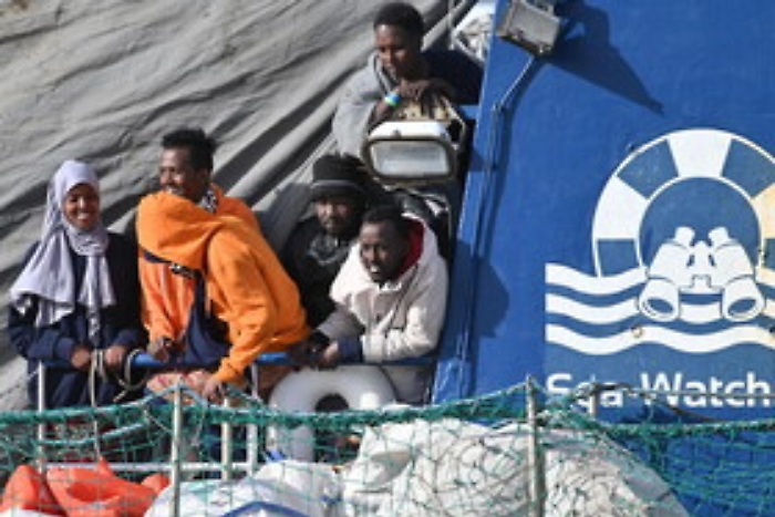Migranti, equipaggio Sea Watch negativo a test Covid