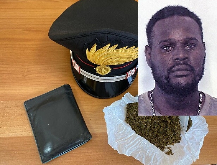 Catania, chiede soldi a 21enne per restituirgli portafogli rubato: arrestato