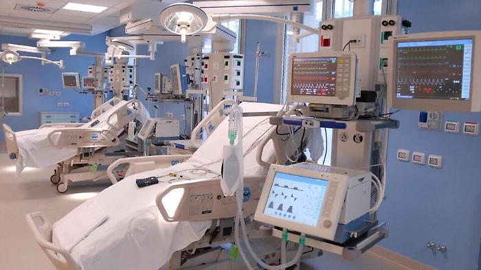 Terapie intensive, la verità sull’emergenza
La Regione: «Quota 800 posti fra poco»