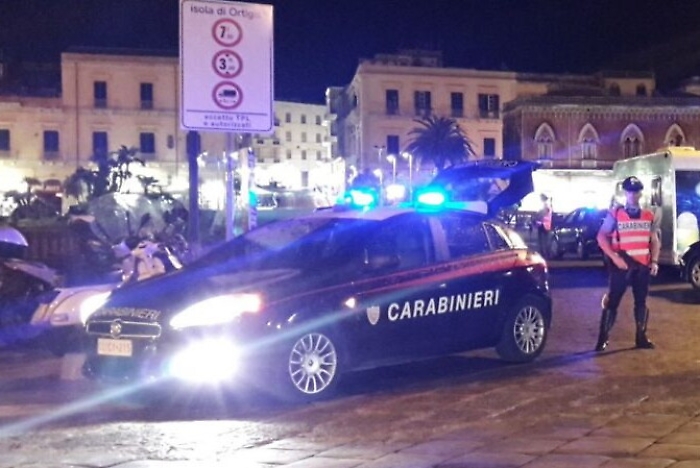 Controlli dei carabinieri a Siracusa con il rinforzo del 12° reggimento di Palermo
