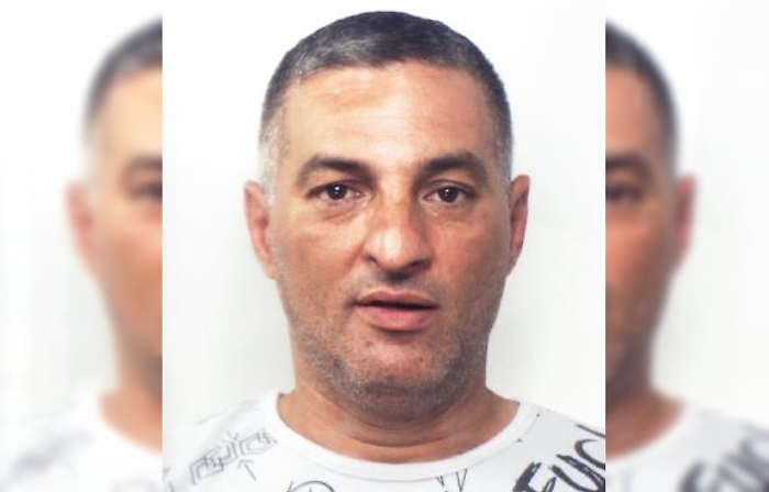 Aci Catena: pretende il “pizzo” dal vicino, picchia  lui e la madre