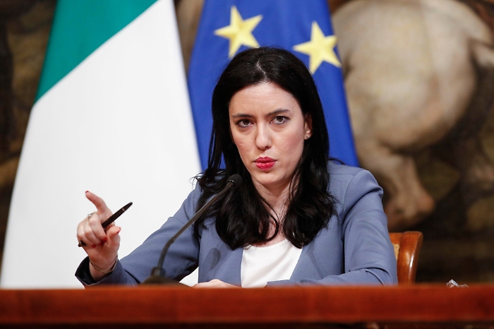 Scuola, Azzolina a tutto gas: mobilità, assunzioni, fondi e nuovi spazi