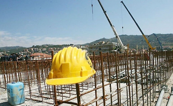 Morti sul lavoro, calo record ma c'è l'incognita Covid