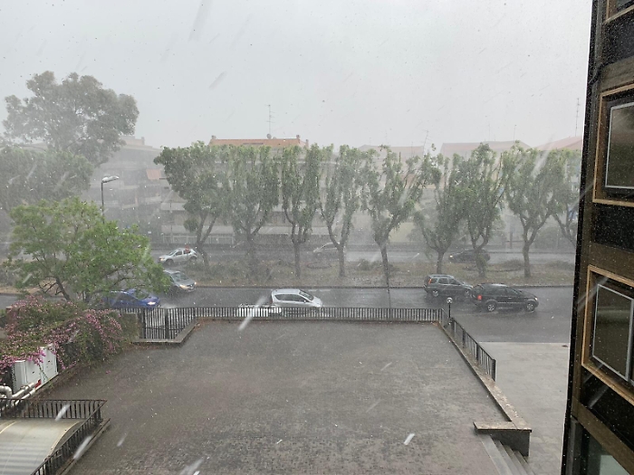 Ciclone di tipo tropicale su Catania, il caldo scatena pioggia e vento