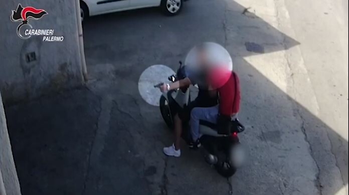 Con la pistola minaccia custode giudiziario: «Ridammi l'auto sequestrata»