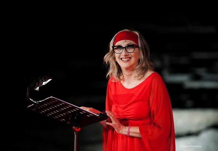 Lunetta Savino fa di Medea una confessione domestica da schermo tv