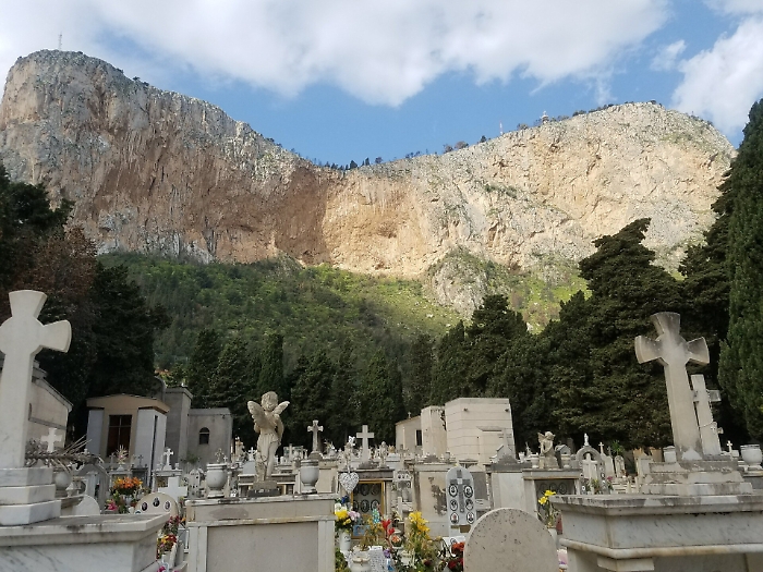 Palermo, prime estumulazioni salme nel cimitero dei Rotoli