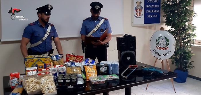 Carlentini, preso con 250 euro di spesa appena rubata
