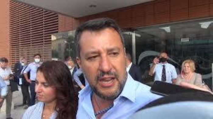Salvini boccia il tunnel: «Il progetto per il Ponte è già pronto»