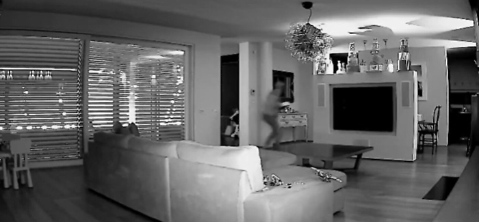 Furto in casa di Francesco Facchinetti. Lui posta il video e avverte: "Io sparo"