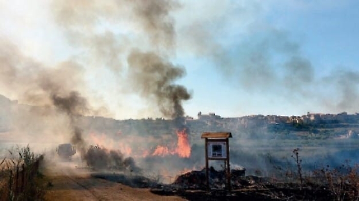 Serradifalco, in fiamme riserva naturale di Lago Soprano. Per sindaco è doloso