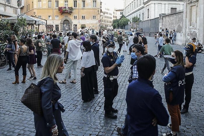 Covid, in Italia risale curva dei contagi: un piano, con 4 scenari, pronto per l'autunno