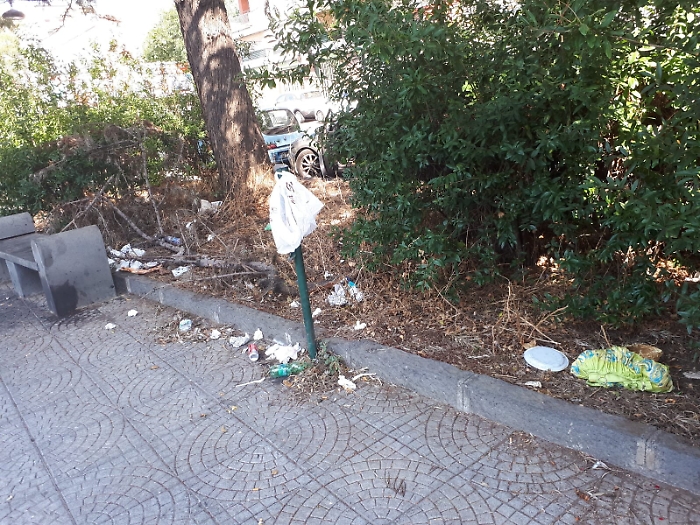 Catania, largo Mendola: "Uno schifo nello schifo"