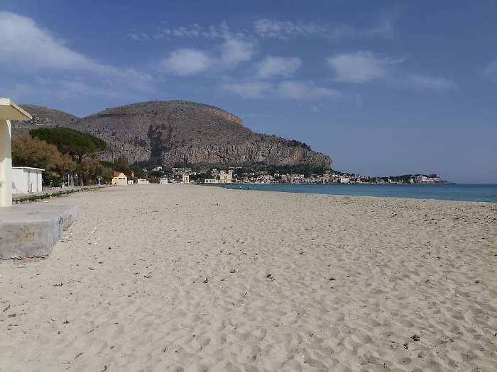 Coronavirus, a Palermo spiagge vietate per Ferragosto: ecco l'ordinanza