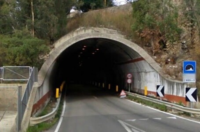 Sciacca: cadono calcinacci dalla galleria Belvedere, traffico in tilt