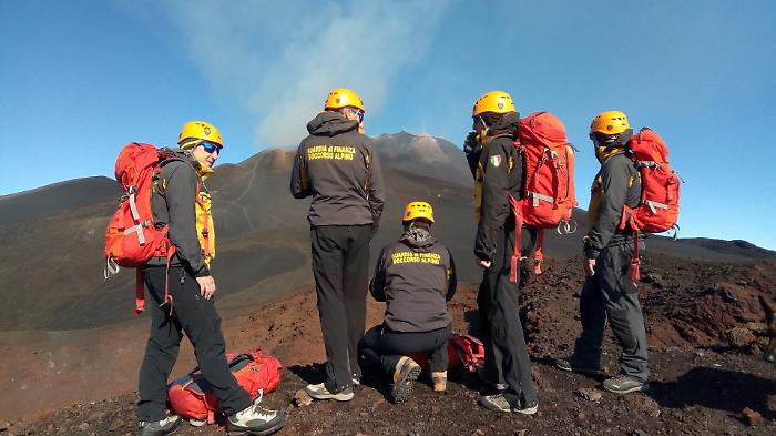 Coppia di fidanzati si perde sull'Etna: ritrovata dalla Gdf