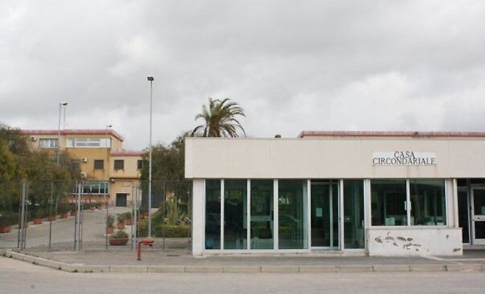 Donna tenta il suicidio in carcere ad Agrigento: salvata in extremis