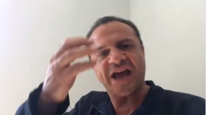 Migranti in fuga a Messina. Ira di De Luca: «Lamorgese se li porti alla Camera e al Senato»