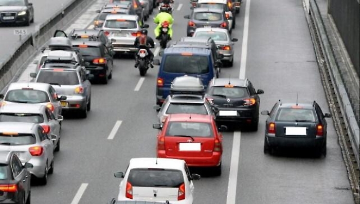 Tangenziale Catania, ritirate patenti ai “furbi” della corsia d'emergenza