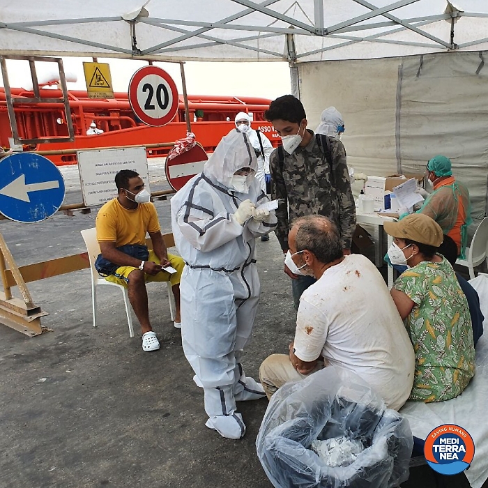 Migranti, sbarco a Pozzallo da Asso 29. Il sindaco: «Attendiamo esito tamponi»