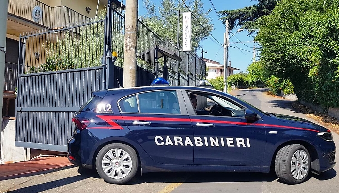 Trecastagni, ruba un'auto e si presenta dai carabinieri: «Aiutatemi a disintossicarmi dalla cocaina»