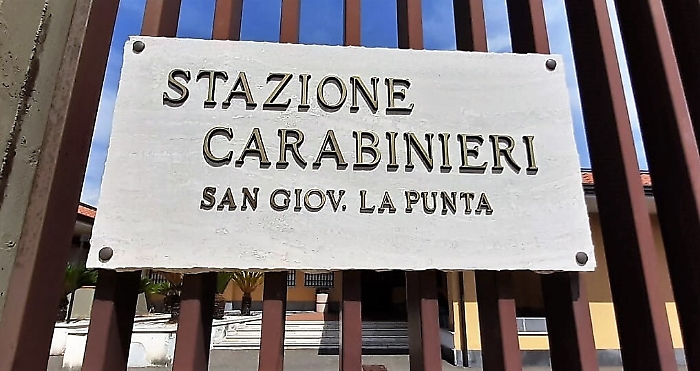 Minacciava e picchiava la madre: arrestato a S. G. La Punta