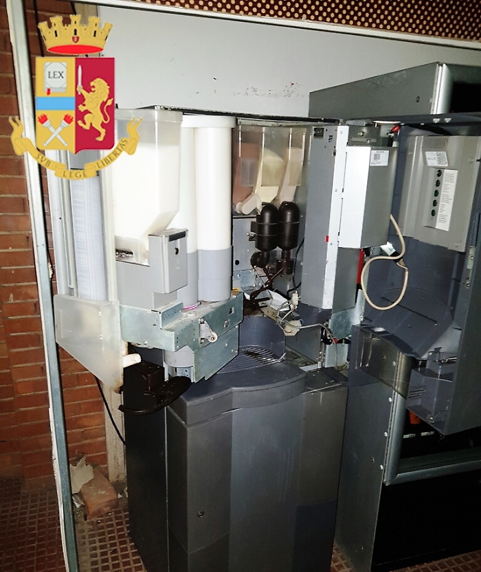 Caltanissetta, ladri in monetine in azione subito arrestati da Squadra Mobile e volanti