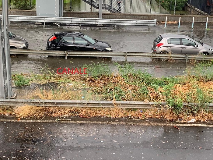 Catania: pompa di drenaggio guasta, Stradale Primosole allagato