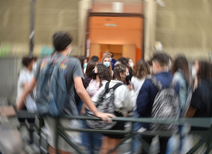 A Trapani è positiva al Covid la madre di un liceale, lezioni sospese