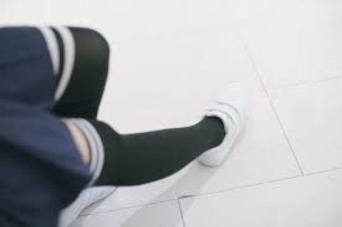 Niente minigonne a scuola &laquo;perch&eacute; ai prof cade l'occhio&raquo;: protesta in un liceo romano