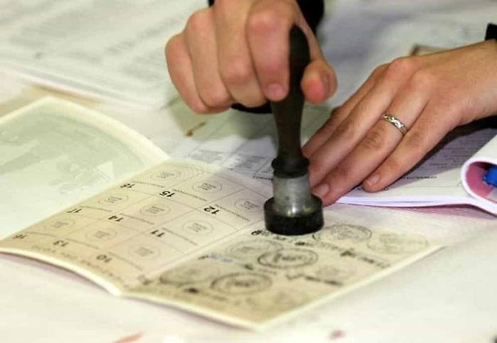 Elezioni e referendum: paura dei contagi, fuggi fuggi degli scrutatori