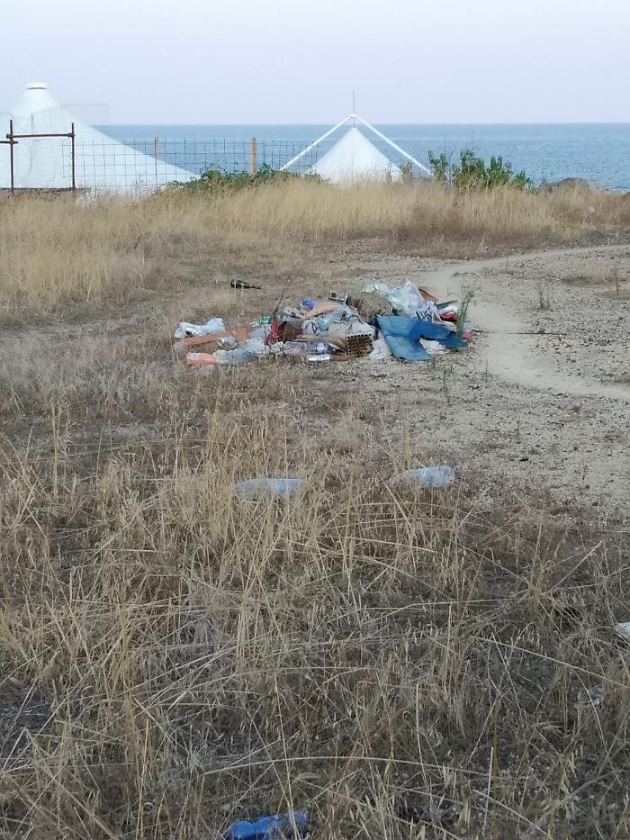 Catania: cumulo di rifiuti vicino Piazza Europa