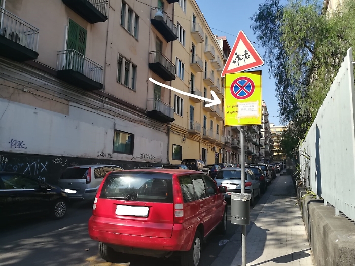 Catania: divieto di sosta davanti la scuola, e i residenti?