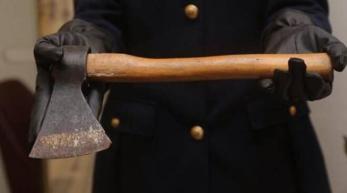 Palermo, tre colpi di accetta al nuovo compagno della ex: arrestato