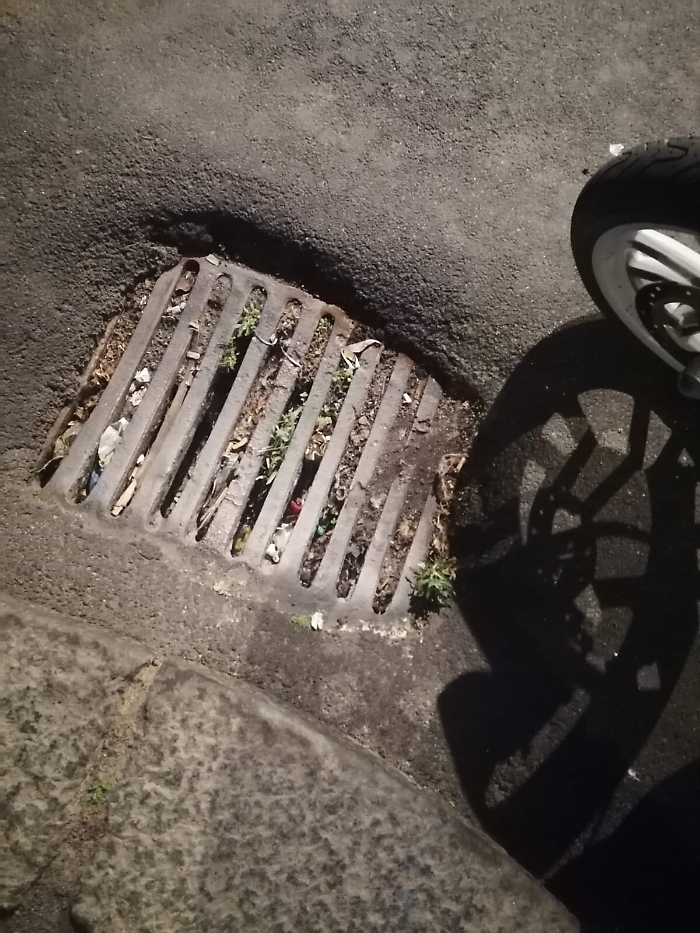 Catania: tombino otturato via Borrello angolo via Fullone