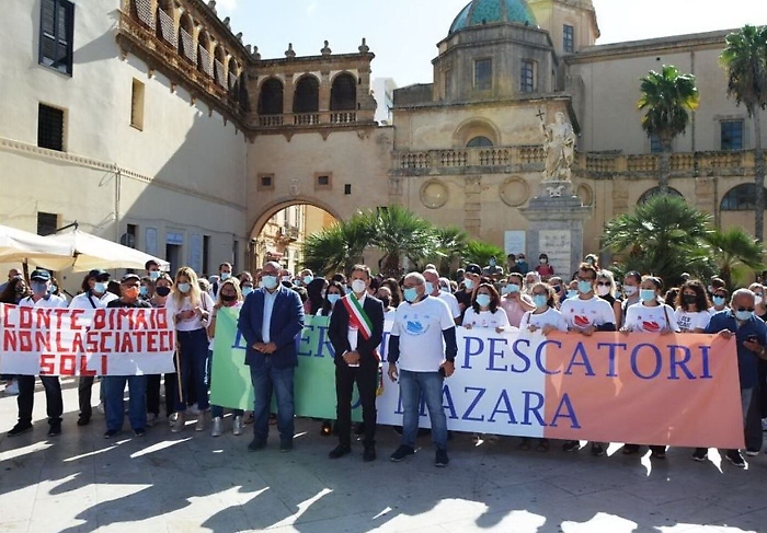 Pescatori siciliani ostaggi in Libia, cresce l'angoscia: sit-in a Mazara
