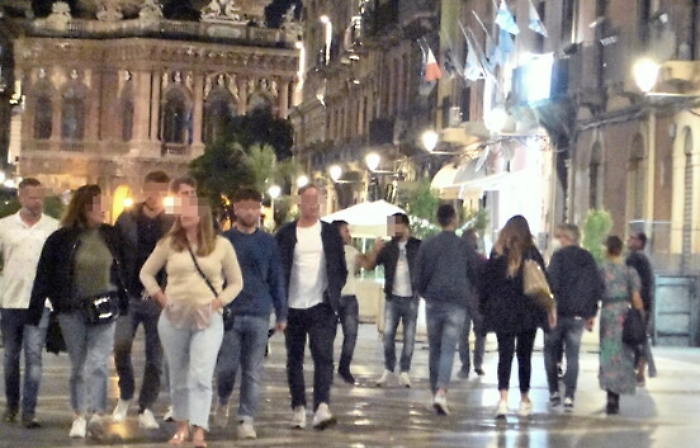 Obbligo di mascherine, nel weekend “stretta” nelle zone della movida