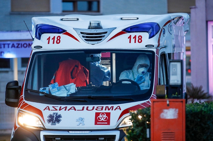 Coronavirus: reparto pieno a Catania, donna ricoverata a Siracusa