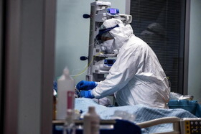 Covid, medici in allarme: «In Sicilia scenario da guerra, servono ospedali da campo»