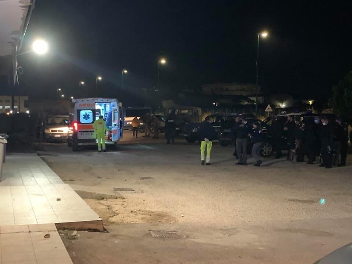 Migranti lanciano di oggetti dal Centro del Villaggio Mosè ad Agrigento