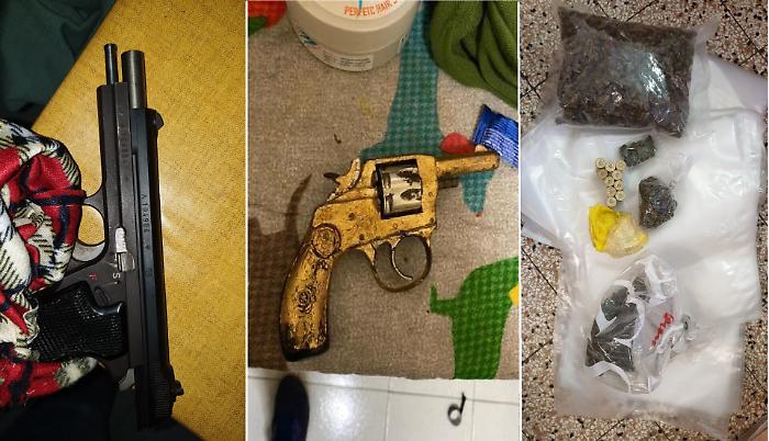 Catania, a casa aveva un arsenale e un laboratorio per confezionare marijuana