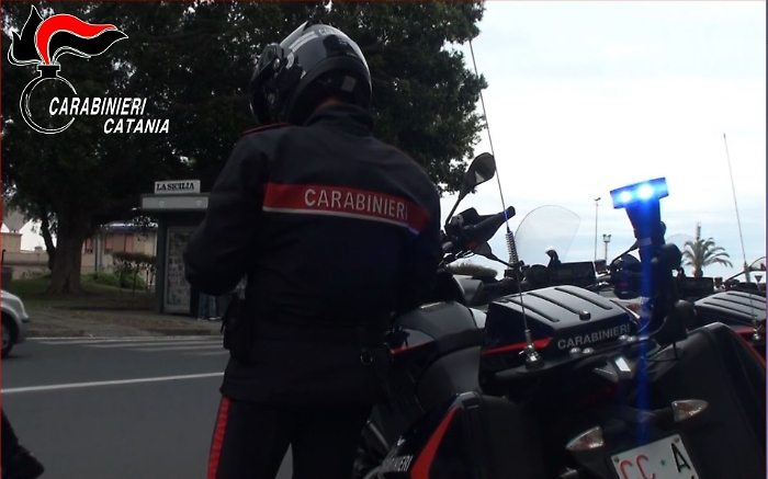 Catania, dà un finto lavoro a esponente del clan dei Santapaola per fargli avere i domiciliari