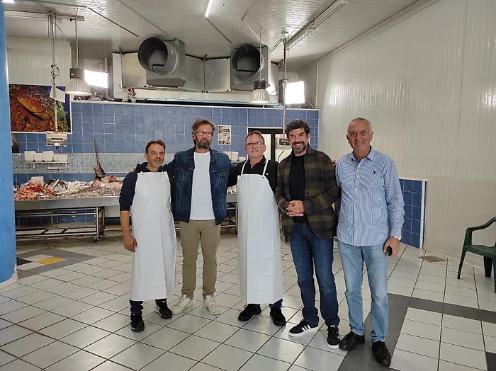 Cracco Favino a Licata in pescheria per le riprese di un talent