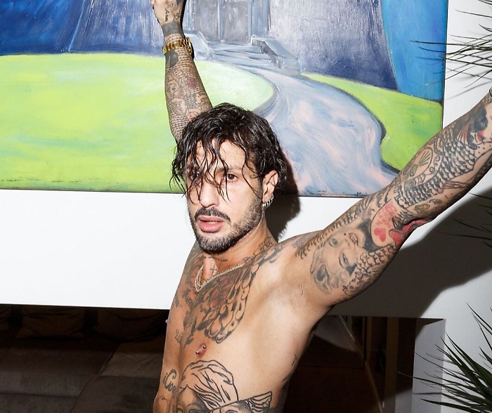 Fabrizio Corona scrive autobiografia: "Belen e la Moric non erano vero amore"