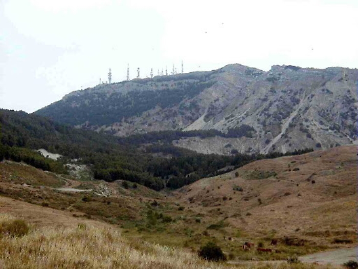 Cammarata, tratto in salvo un escursionista rimasto intrappolato in un dirupo