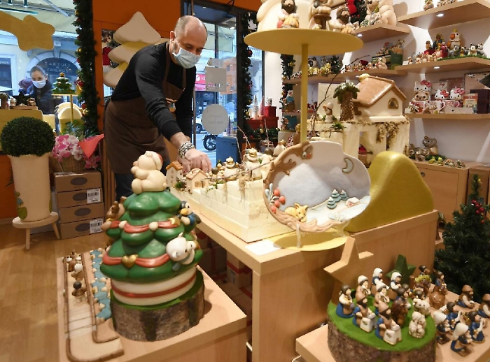 Shopping, cenone, parenti: cosa aspettarsi dal primo Natale dell'era Covid