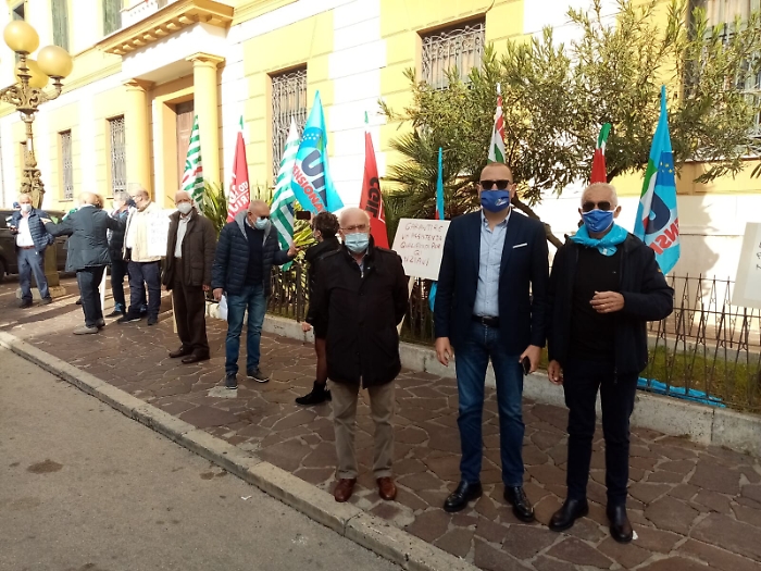 Rsa non sicure al tempo del Covid 19, sit in dinanzi la Prefettura ad Agrigento