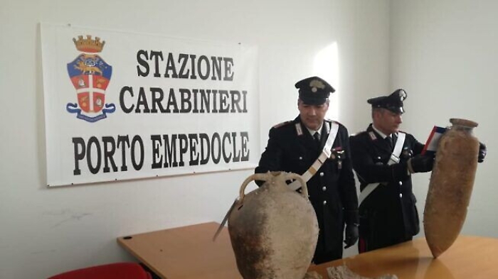 Reperti archeologici in casa: denunciato empedoclino